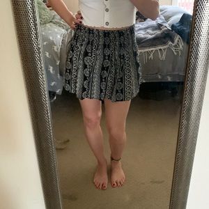 Hollister black and white pattern skirt